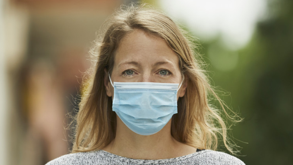 9 Ways To Prevent Skin Problems Caused By Your Face Mask